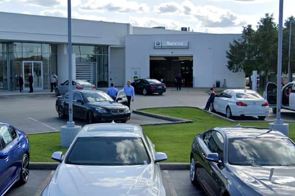 BMW of Schererville dealership exterior and service entrance