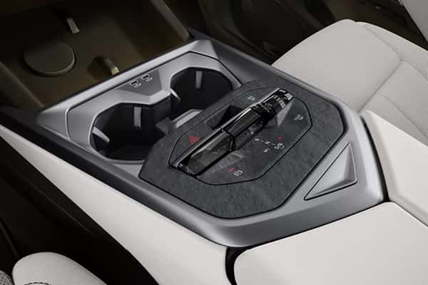BMW iX5 advanced technology and iDrive infotainment system