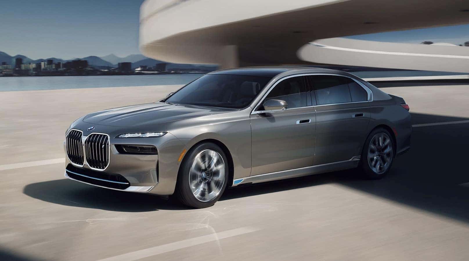 BMW i7 - exterior silver
