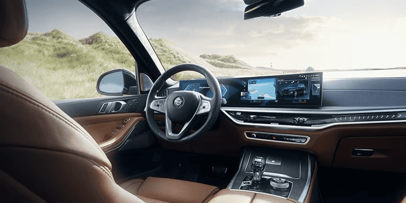 2024 BMW X7 Dashbroad Comparison page