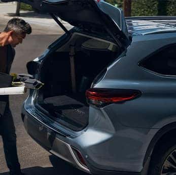 Defining APR at Halterman's Toyota in East Stroudsburg, PA | Owner uses hatchback feature on Highlander