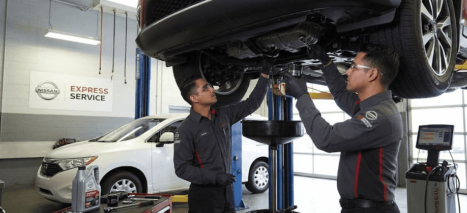 Nissan oil change service at Kelly Nissan in Oak Lawn IL