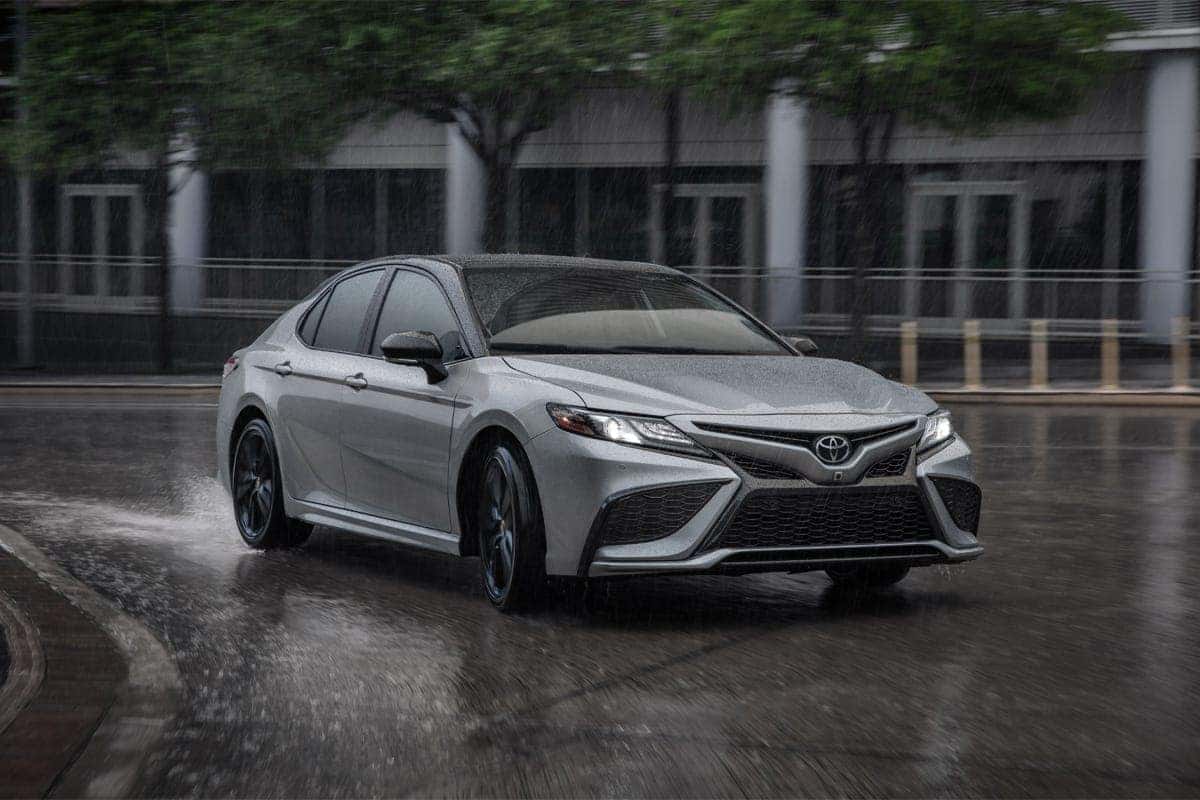 2022 toyota camry xse awd in a rainy city setting