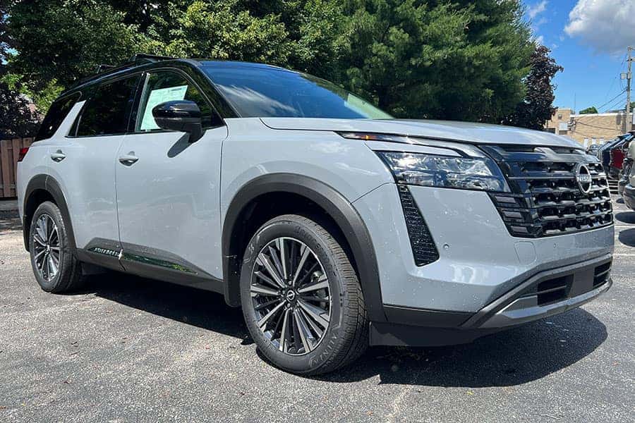 2026 Nissan Pathfinder Two-Tone Boulder Gray Pearl with Super Black Roof Exterior Color for sale near Cleveland Ohio