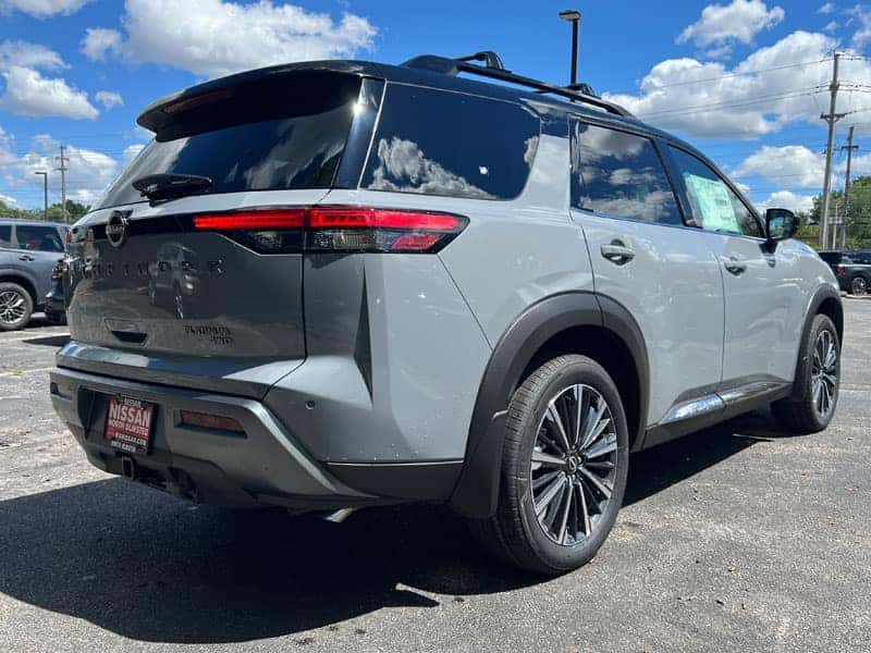 Passenger side rear view of the 2026 Nissan Pathfinder Two-Tone Boulder Gray Pearl Super Black Roof near Cleveland Ohio