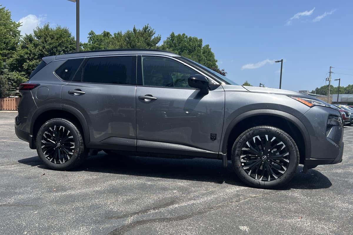 Passenger side view of the 2026 Nissan Rogue Dark Armor Edition in Gun Metallic near Cleveland, Ohio
