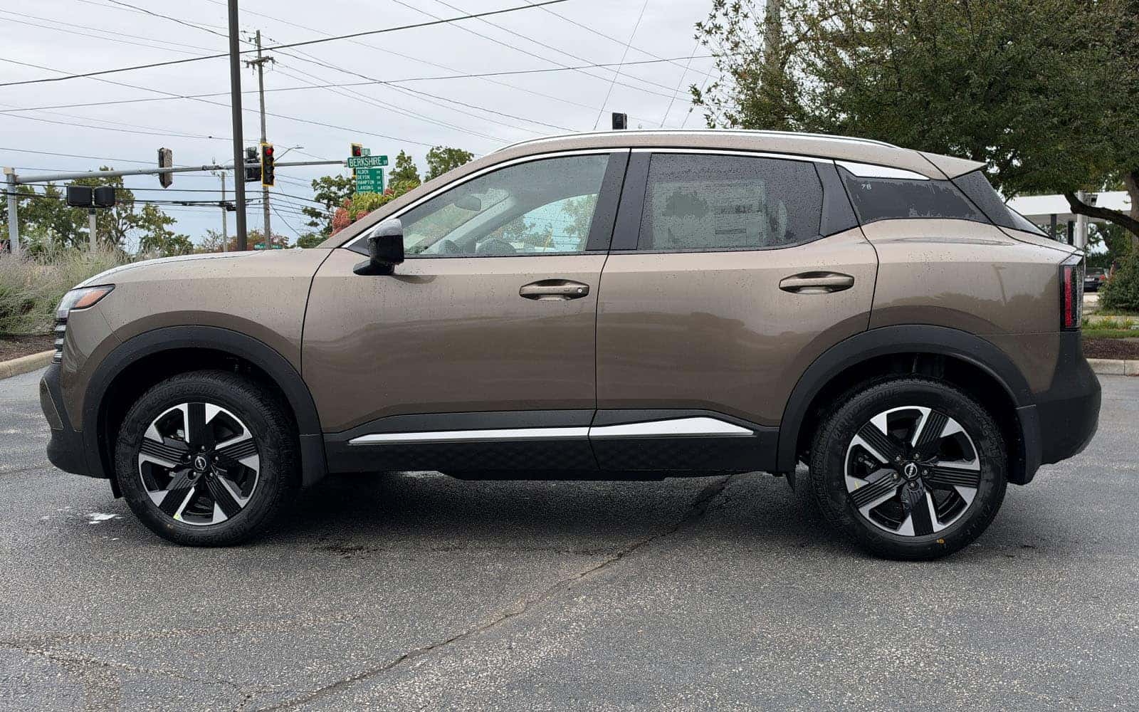 2027 Nissan Kicks in Canyon Bronze Metallic Exterior Color near Cleveland, Ohio