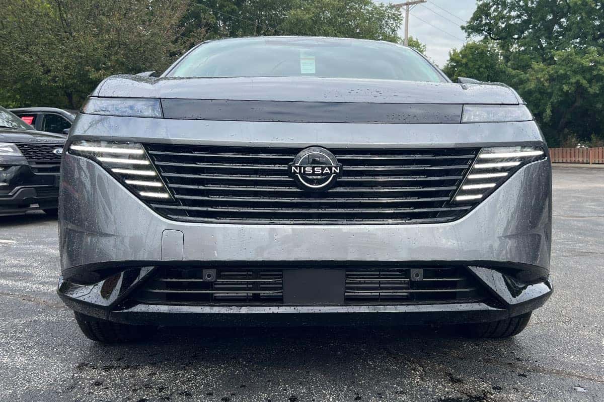 Front bumper view of the 2027 Nissan Murano in Gun Metallic near Cleveland, Ohio