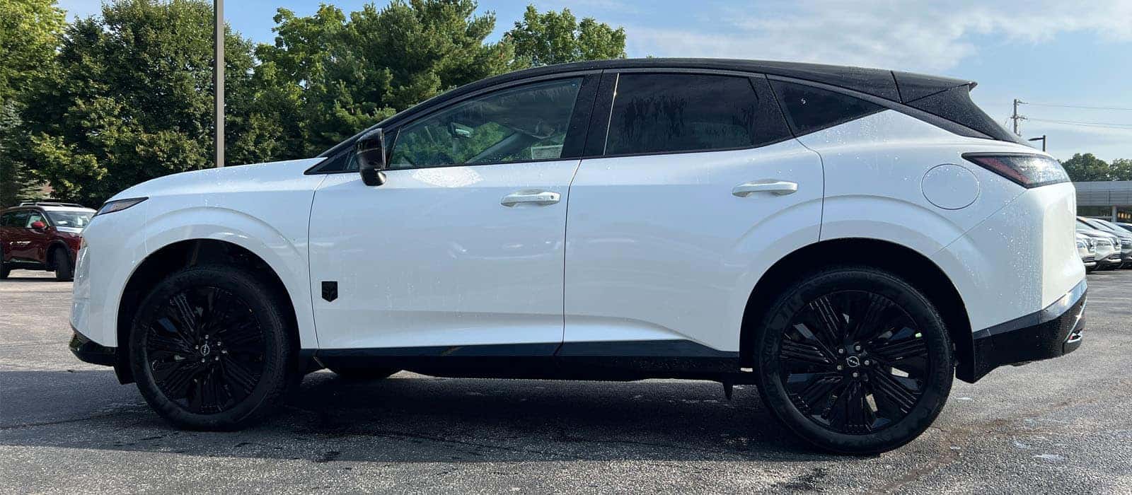 Driver side exterior view of the 2027 Nissan Murano Two-Tone Everest White near Cleveland, Ohio