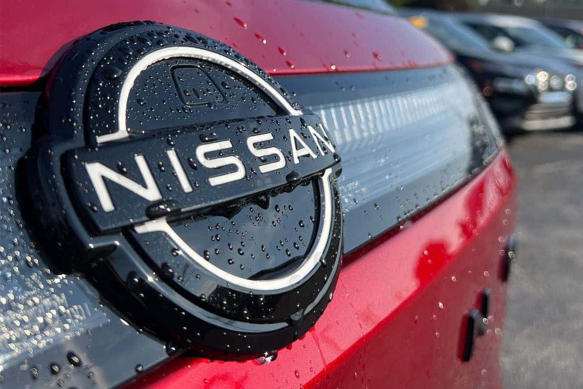 Nissan badge and Scarlet Ember Tintcoat paint on a 2027 Nissan Murano near Cleveland, Ohio