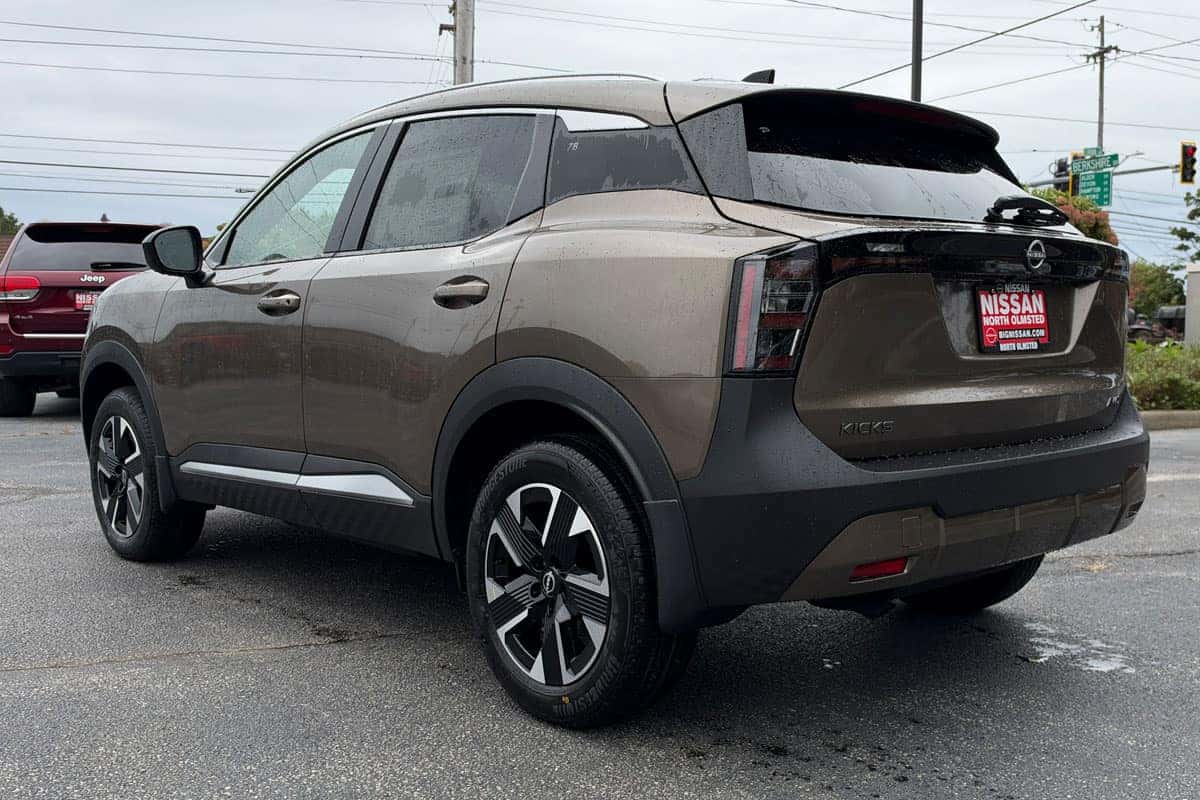 Driver side rear three-quarter view of a 2027 Nissan Kicks in Canyon Bronze Metallic at Nissan of North Olmsted