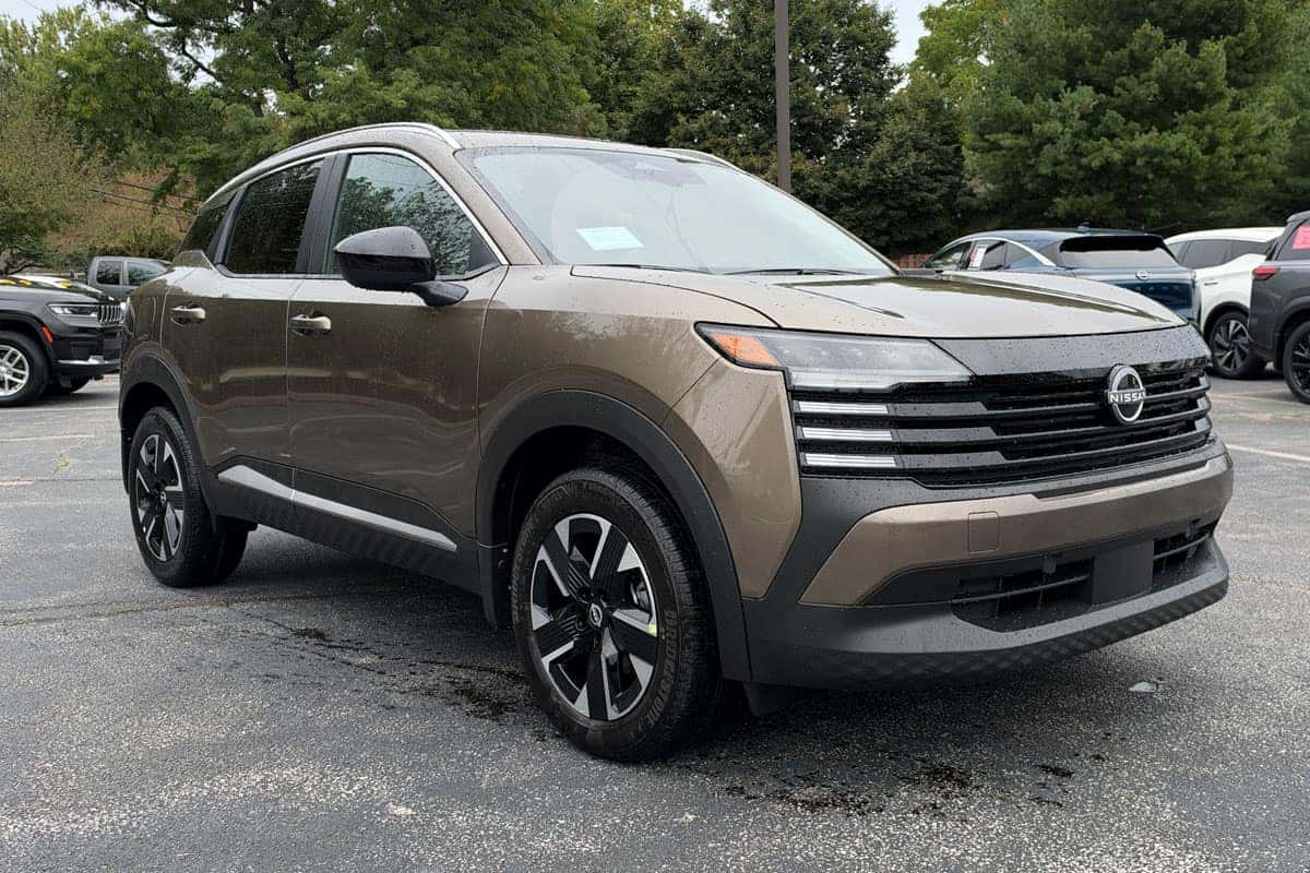 Passenger side front three-quarter view of a 2027 Nissan Kicks in Canyon Bronze Metallic at Nissan of North Olmsted