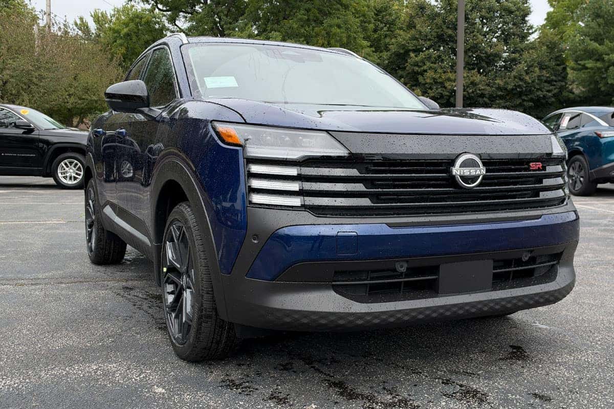 Passenger-side front three-quarter view of a 2027 Nissan Kicks in Deep Blue Pearl near Cleveland, Ohio
