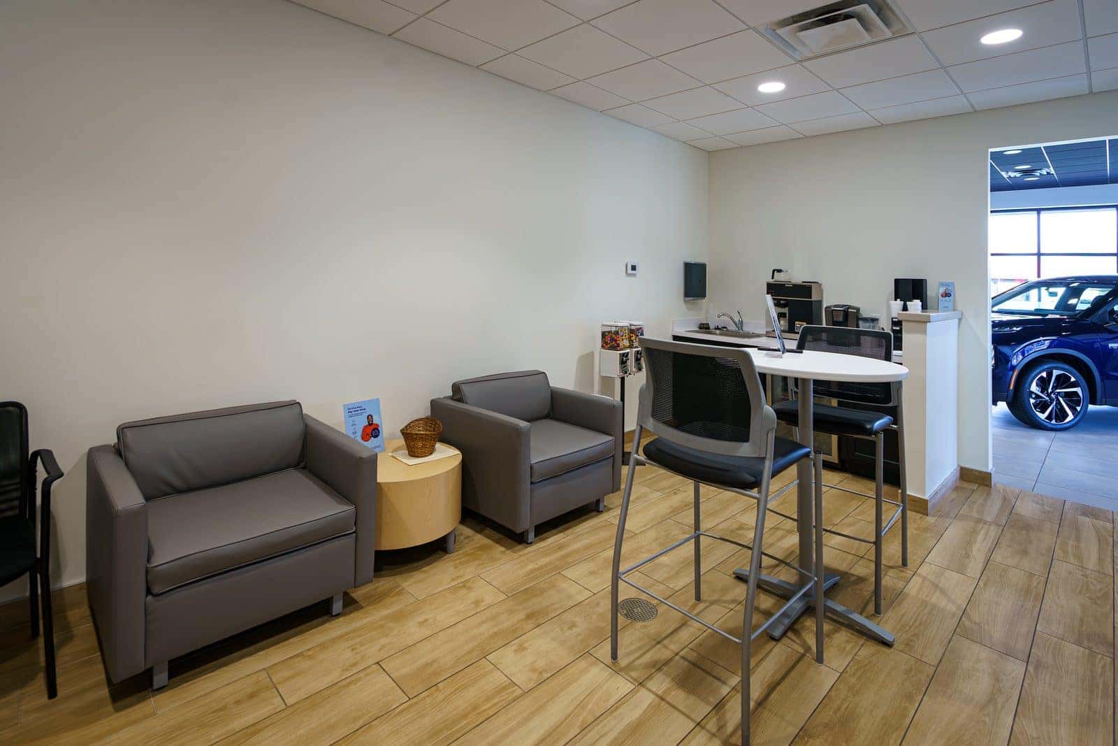 Customer lounge inside Swope Mitsubishi in Radcliff